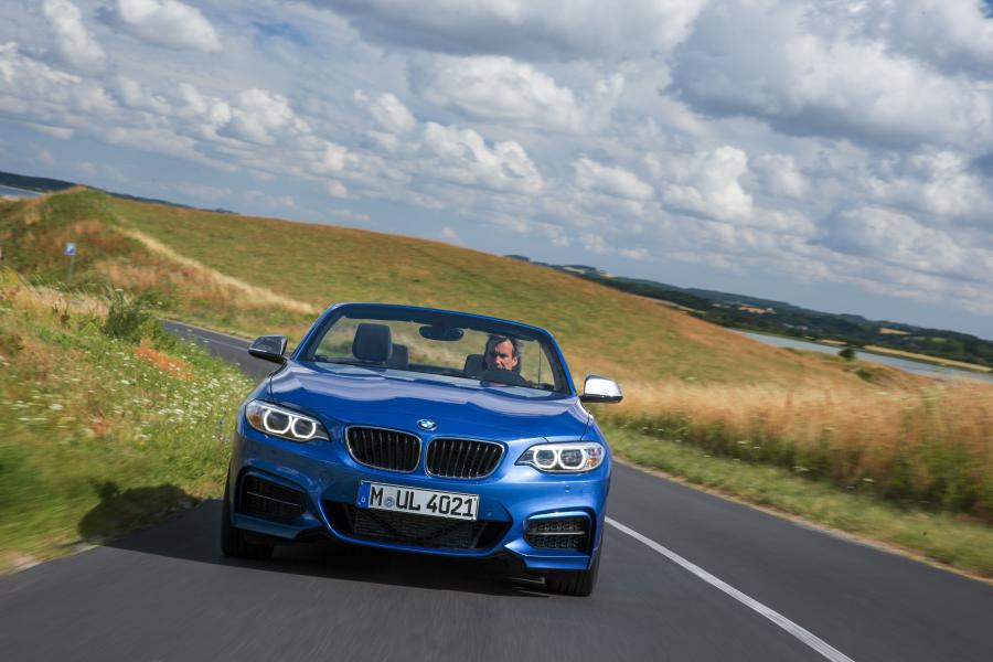  BMW M235i Convertible 2014 года  (фото 18 из 28)